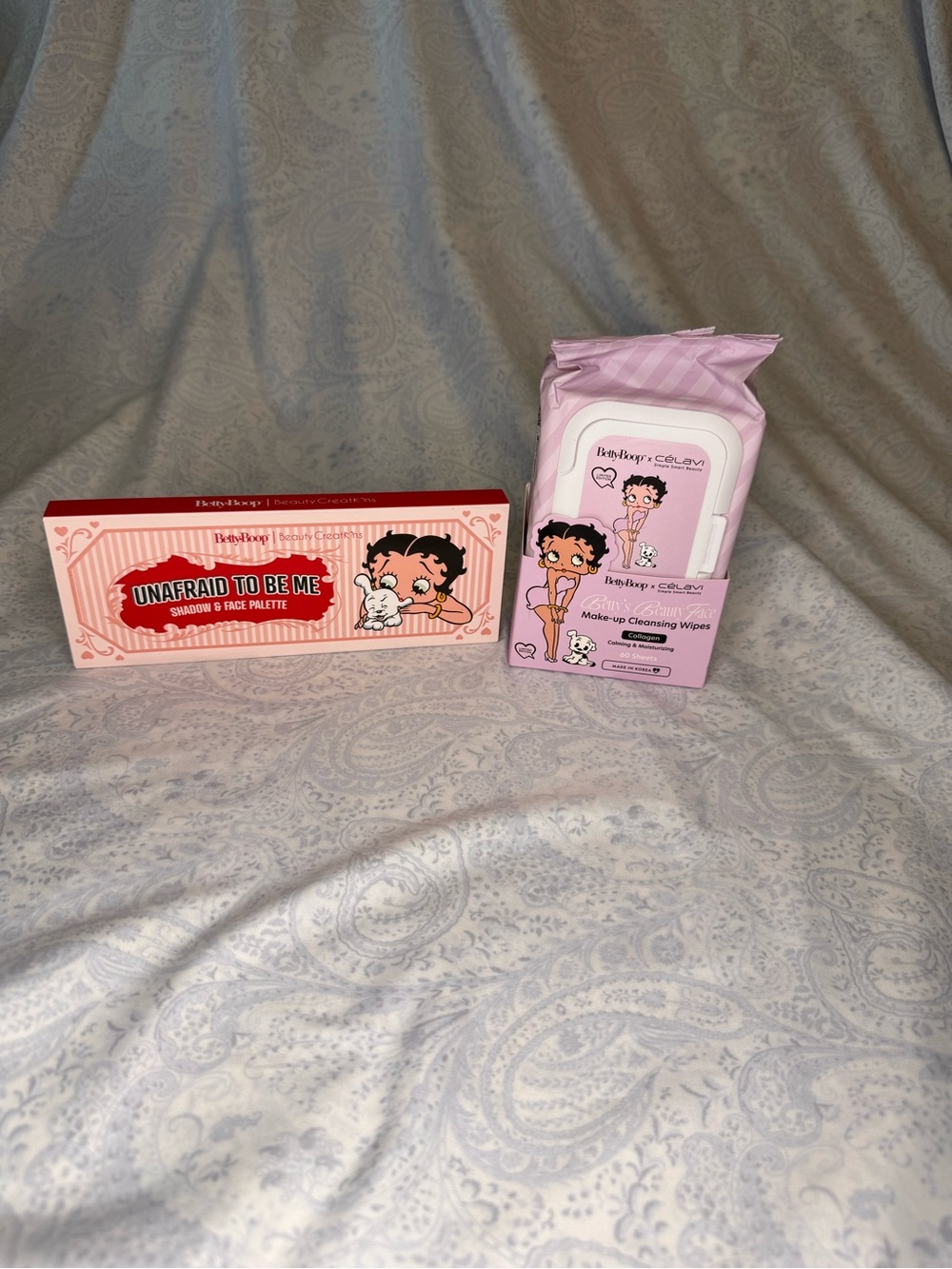 Betty Boop Pink and Red Makeup Palette & Cleansing Wipes